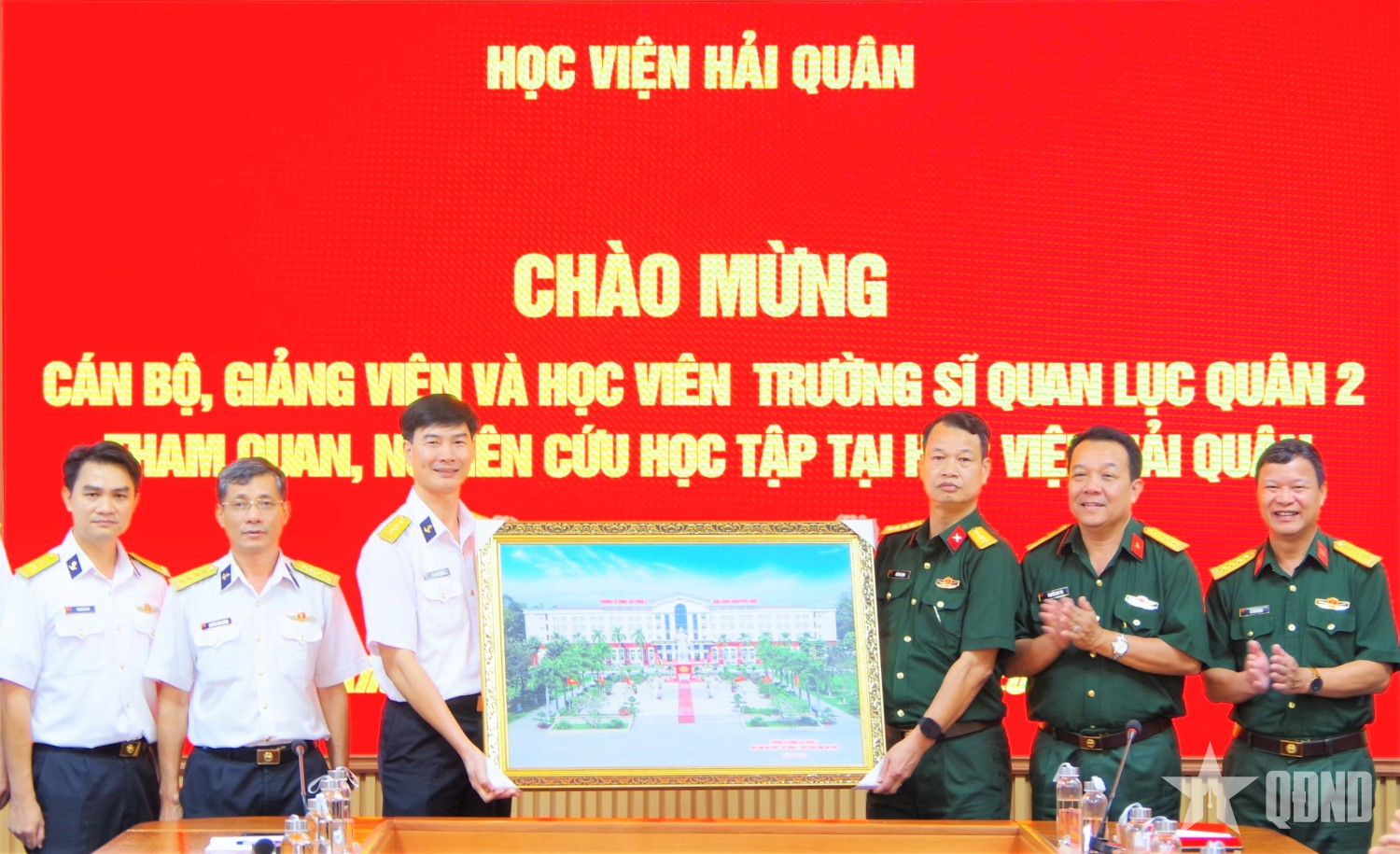 Trường Sĩ quan Lục quân 2 tham quan, nghiên cứu học tập tại Học viện Hải quân
